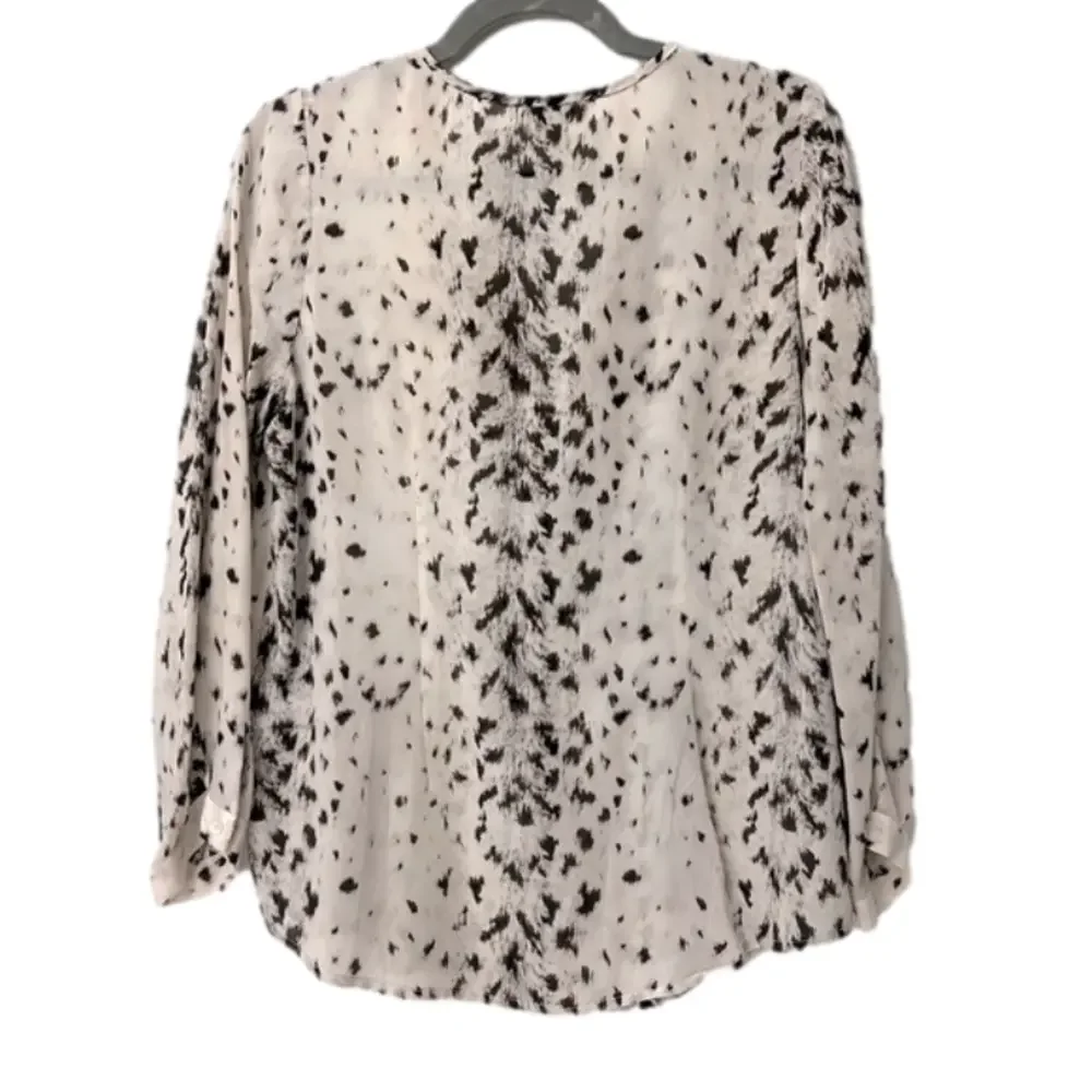 Joie Snow Leopard Print Silk Purine Blouse in New Moon, Size Small - Picture 6 of 9